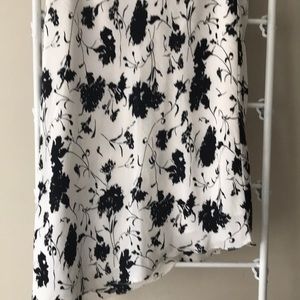 A new NEVER WORN,silk lined skirt.Tag attached.